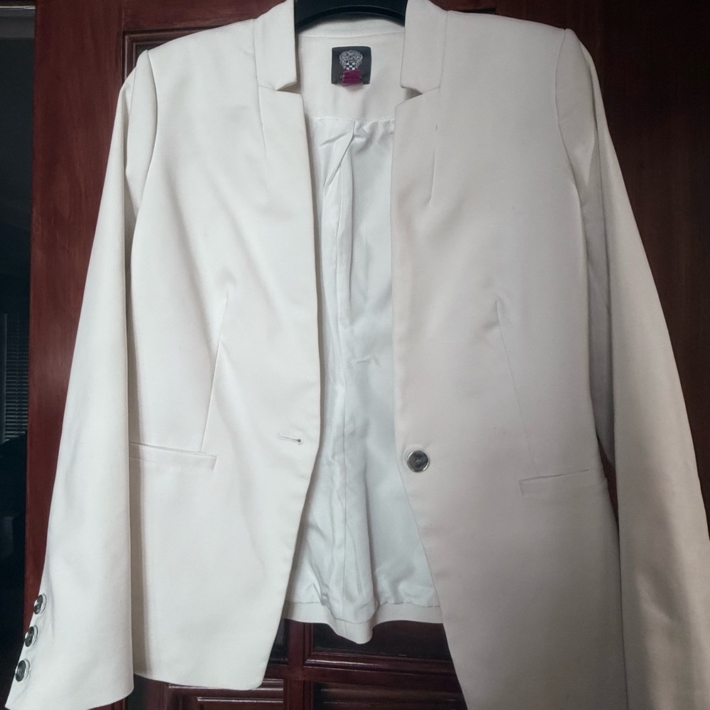 Woman’s Off White Vince Camuto Blazer